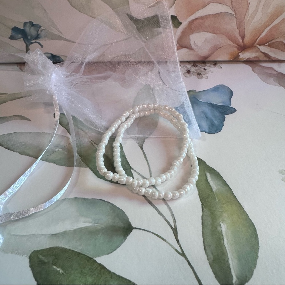 Elegant White Pearl Bracelet Set